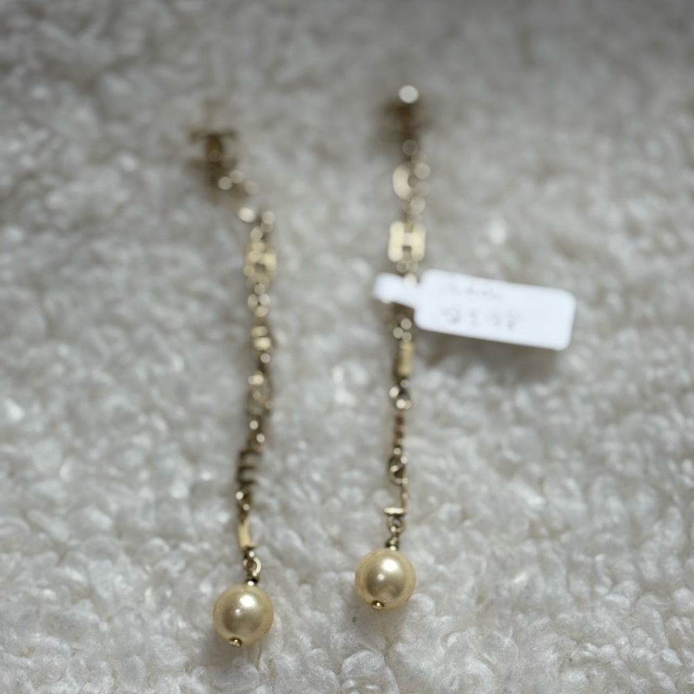 CHANEL Gold Pearl Drop Earrings